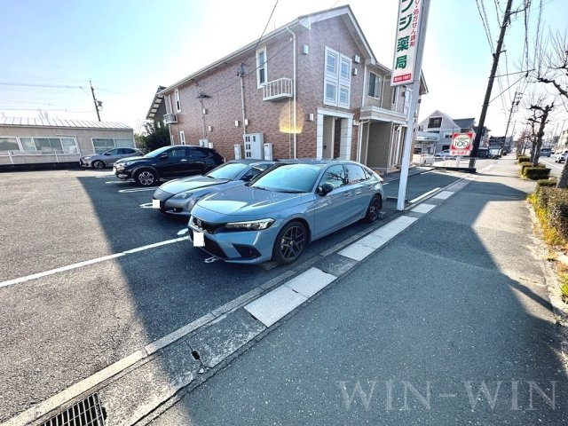 ウエスト 多米の駐車場