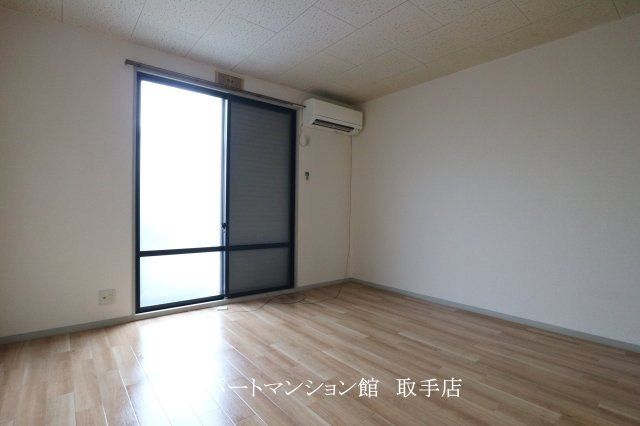 ヂュウファンズ戸頭　C棟の居間・リビング|類似物件