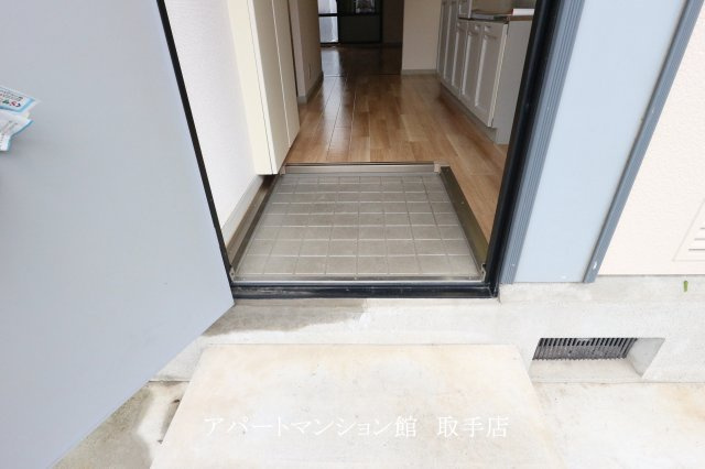 ヂュウファンズ戸頭　C棟の玄関|類似物件