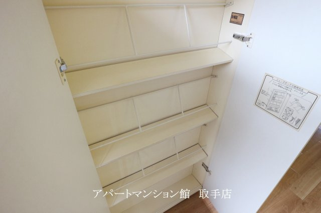 ヂュウファンズ戸頭　C棟の収納|類似物件