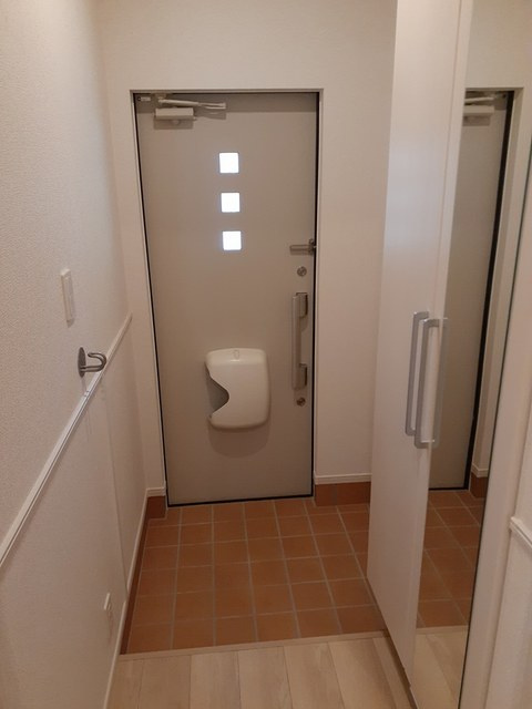 プリートHの玄関