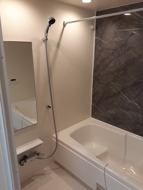 プリートHの浴室