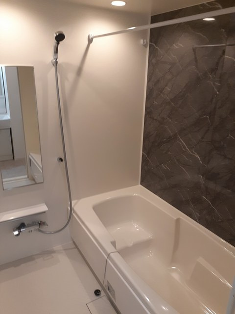 プリートHの浴室