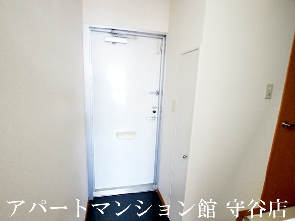レオパレスグレイスの玄関