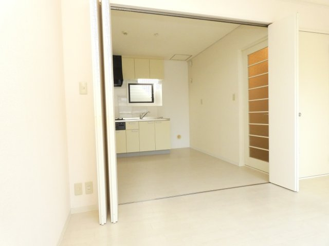 ハイツサニーヒル東棟の居間・リビング