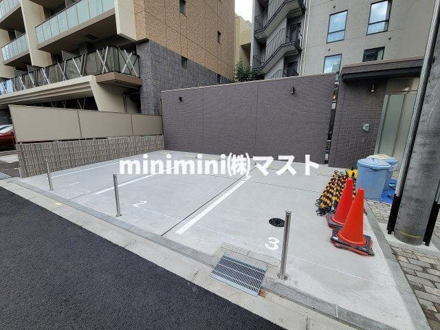 Dimora難波の駐車場