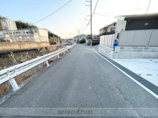 【前面道路含む現地写真】