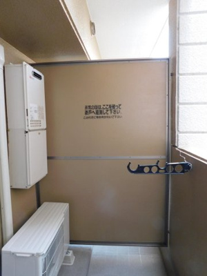 【バルコニー】 | コンドミニアム薬院駅 | 別号室の写真になります。現況優先。
