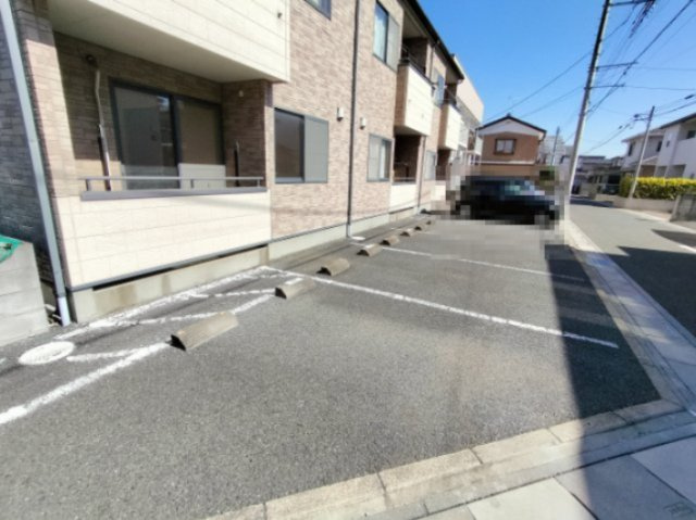 フローラルレジデンスの駐車場