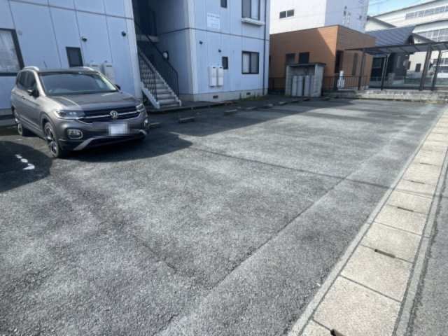 ライフステージ松木の駐車場