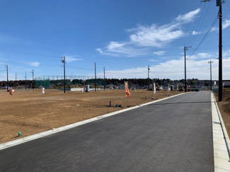 【前面道路含む現地写真】 | 大空を独り占めできるパノラマビューが魅力の全108邸。
緑があふれ、 綺麗な街並みが心を知ませる、 満足感の高いロケーション。