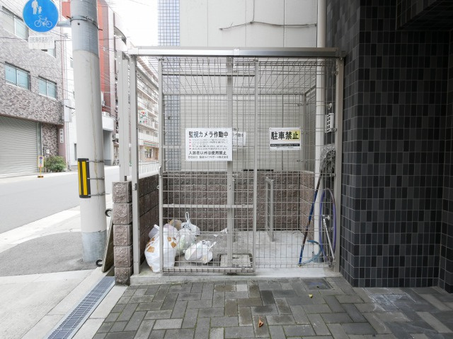 サニーハウス南堀江のエントランス