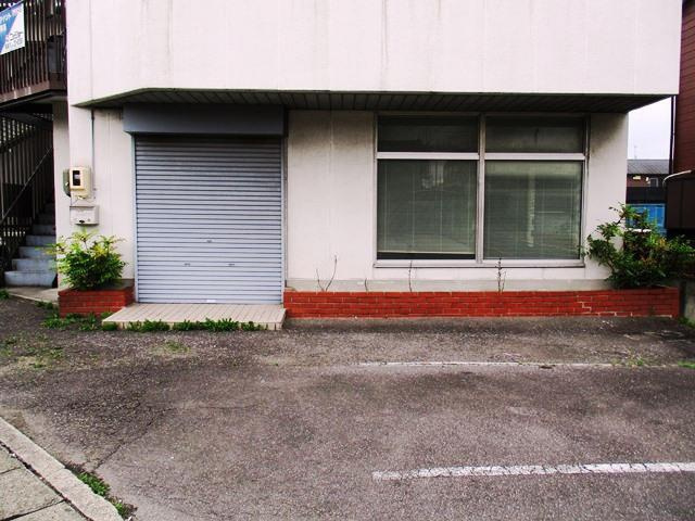 大平町 野澤ビルの駐車場