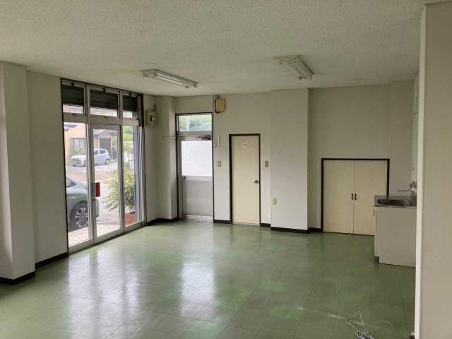 大平町 野澤ビルのロビー