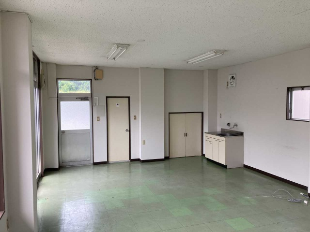 大平町 野澤ビルの居間・リビング