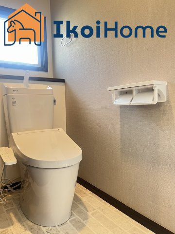 神戸市西区月が丘1丁目　中古戸建　リフォーム済のトイレ|1階・2階のウォッシュレット付のお手洗いになります。汚れが落ちやすく、水の使用量が少ない節水タイプ。