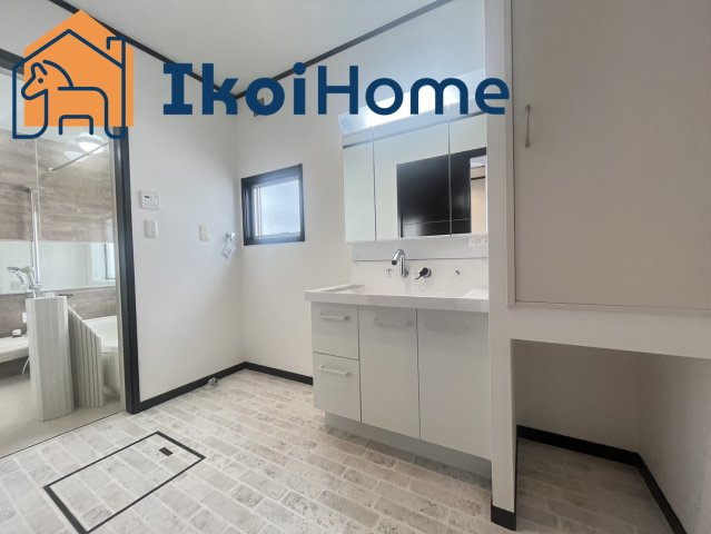 神戸市西区月が丘1丁目　中古戸建　リフォーム済の洗面所|●年中無休：当日予約可●洗濯機を置く洗濯パンがついていません。価格は5000〜15000円前後です。