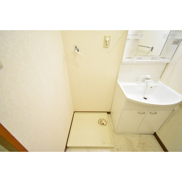 PLEAST御井駅前【10,000円キャッシュバック対象物件】の洗面所|忙しい朝には欠かせない洗面所です