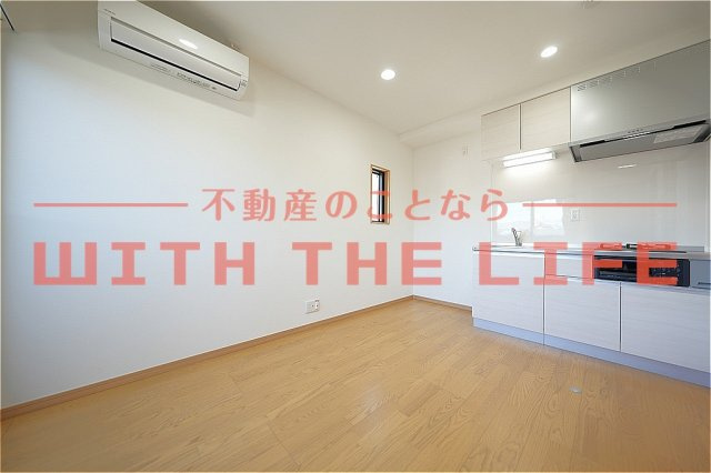 リラフォート津福【キャッシュバック対象物件】の居間・リビング|こちらの居間で趣味の時間をお楽しみください