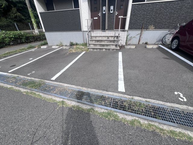 ベルリード塩屋北の駐車場
