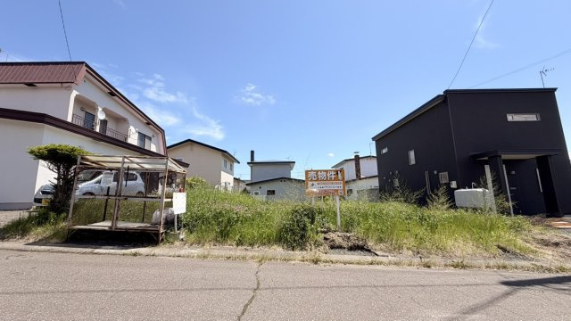 【外観】 | 北見市柏陽町土地 | 6月初旬に電柱移設、支線がなくなりました。
7月中旬ゴミステーション移動済み