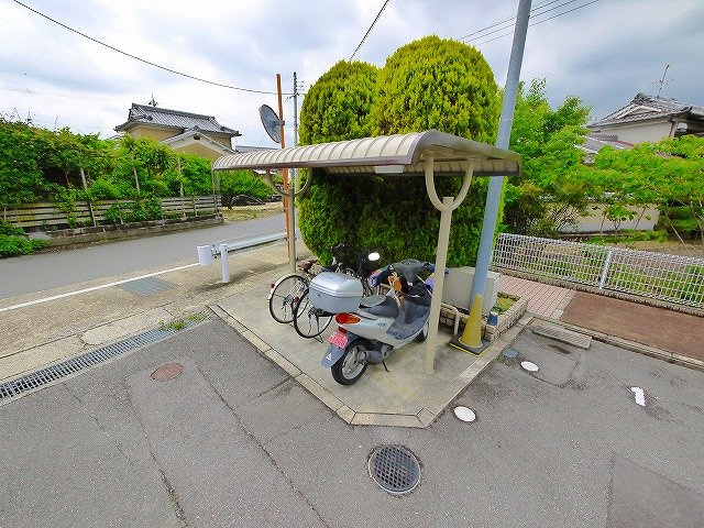 リバーバレーのその他共用部分|屋根付きの駐輪場です