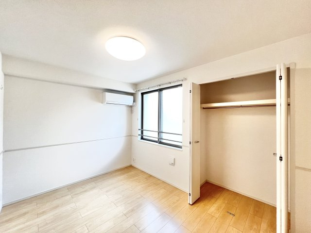 クレアージュの洋室|明るい洋室です