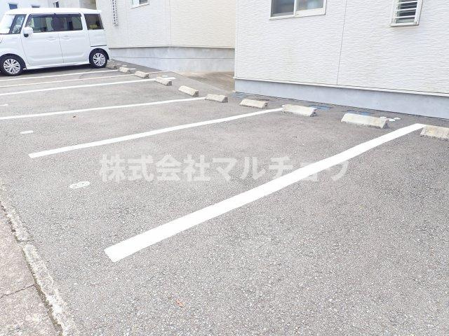 スマイリア三軒屋の駐車場