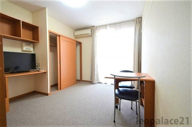 レオパレス川向の居間・リビング|同タイプの写真です