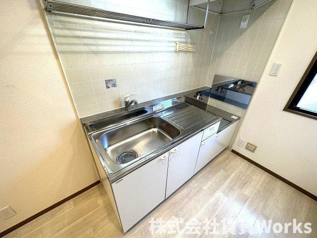 クレアコートAのキッチン|コンパクトなキッチンで掃除もラクラク