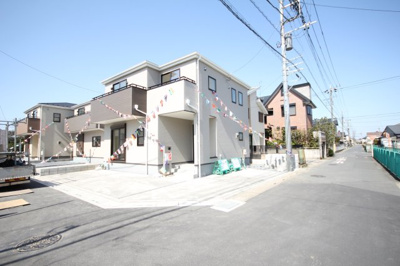 【前面道路含む現地写真】 | 三郷市上口3期1号棟 | 前面道路含む現地写真です