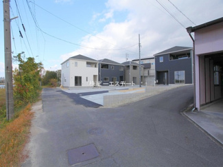 【前面道路含む現地写真】