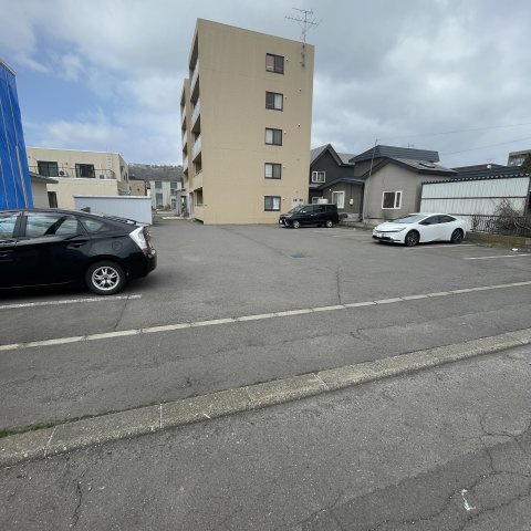 プロヴァンス中島の駐車場