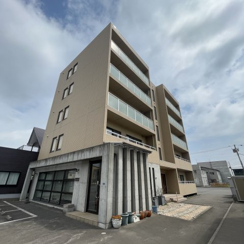 プロヴァンス中島の外観