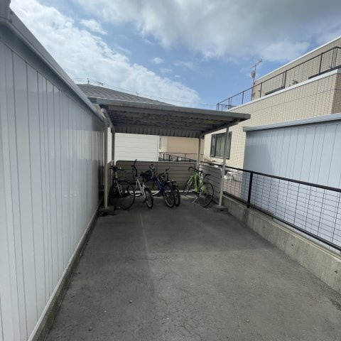 プロヴァンス中島の駐車場