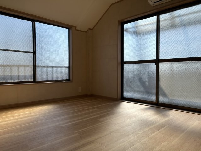 レジデンス西川口の洋室
