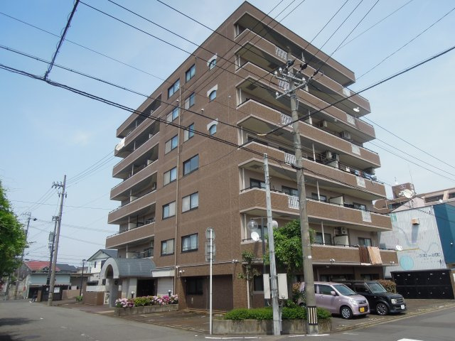 信開ベルシー城東の外観|タイル張りの信開ベルシー城東はアパの分譲マンションです