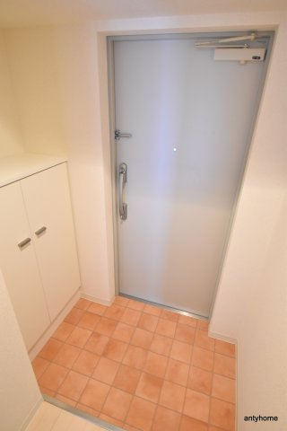 小西マンション　仲介手数料無料の玄関