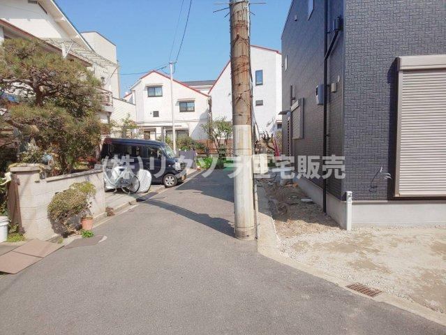 寝屋川市上神田1丁目　新築一戸建ての前面道路含む現地写真|前面道路を含む現地写真
■物件内覧・資金計画相談・住宅ローン相談、リフォーム相談、お問合せ受付中■
※当日・翌日のご内覧、ご相談はお電話でのお問合せがスムーズです！