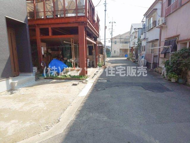 寝屋川市上神田1丁目　新築一戸建ての前面道路含む現地写真|前面道路を含む現地写真
■物件内覧・資金計画相談・住宅ローン相談、リフォーム相談、お問合せ受付中■
※当日・翌日のご内覧、ご相談はお電話でのお問合せがスムーズです！
