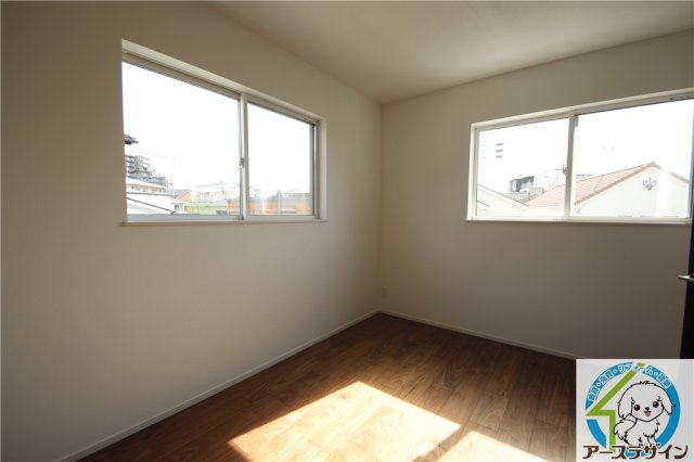 【アースデザイン】内覧可能◎　駐車場並列2台可能　藤江駅徒歩6分♪　明石市第6藤江の洋室