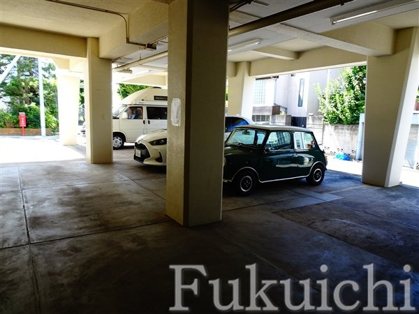リオマンションの駐車場