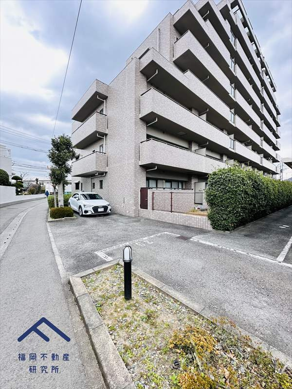 サーパス宿町の駐車場