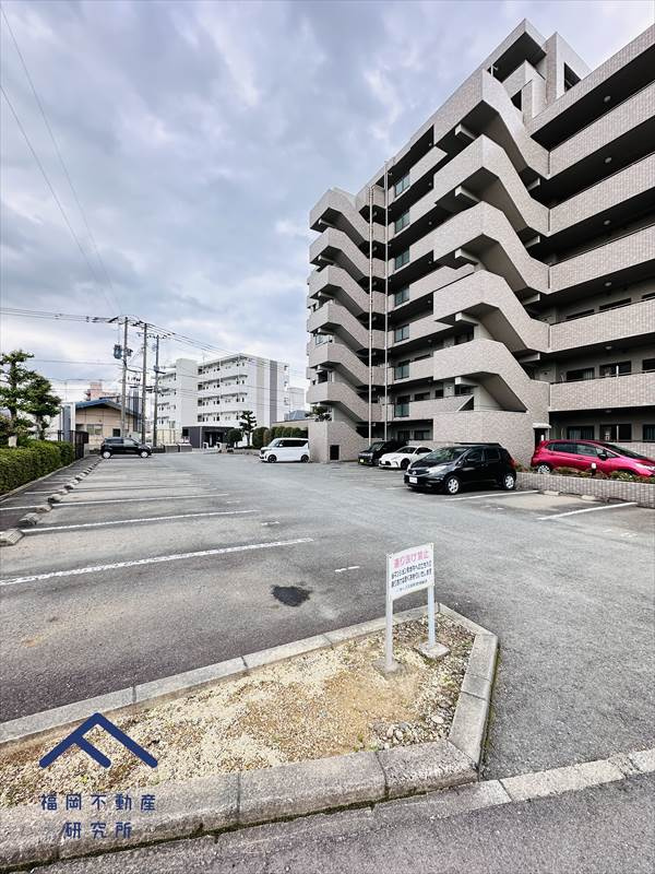 サーパス宿町の駐車場