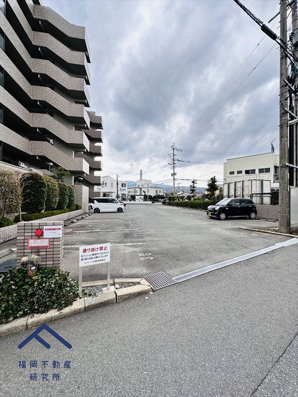 サーパス宿町の駐車場