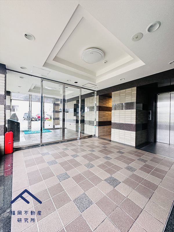 サーパス宿町のエントランス