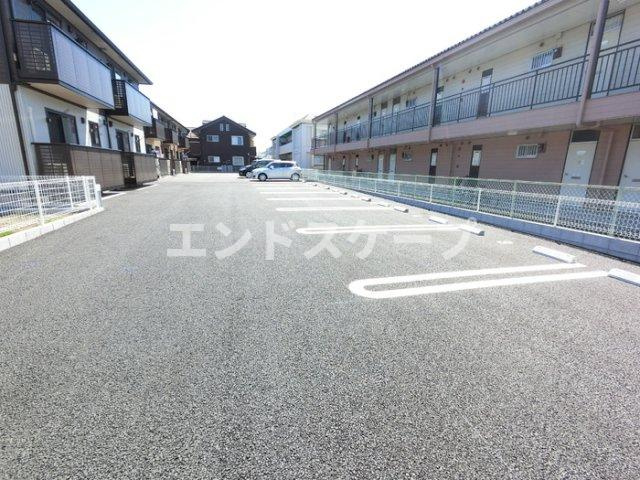 ステラの駐車場|高崎、前橋、伊勢崎エリアのお部屋探しはエンドスケープまで！お客様の理想お聞かせ下さい♪