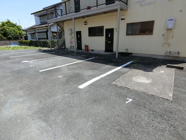 カクサン可美タウンⅡの駐車場