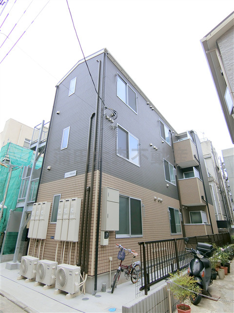 グラシア蒲田本町の外観|2018年8月築　木造地上3階建て総戸数9戸人気賃貸アパート
東京都大田区蒲田本町2丁目　JR京浜東北線蒲田駅徒歩10分京急本線京急蒲田駅徒歩10分