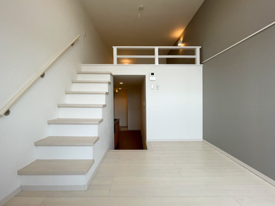 【居間・リビング】 | プレシャスソルーナ箱崎 | 別号室の写真になります。現況優先。